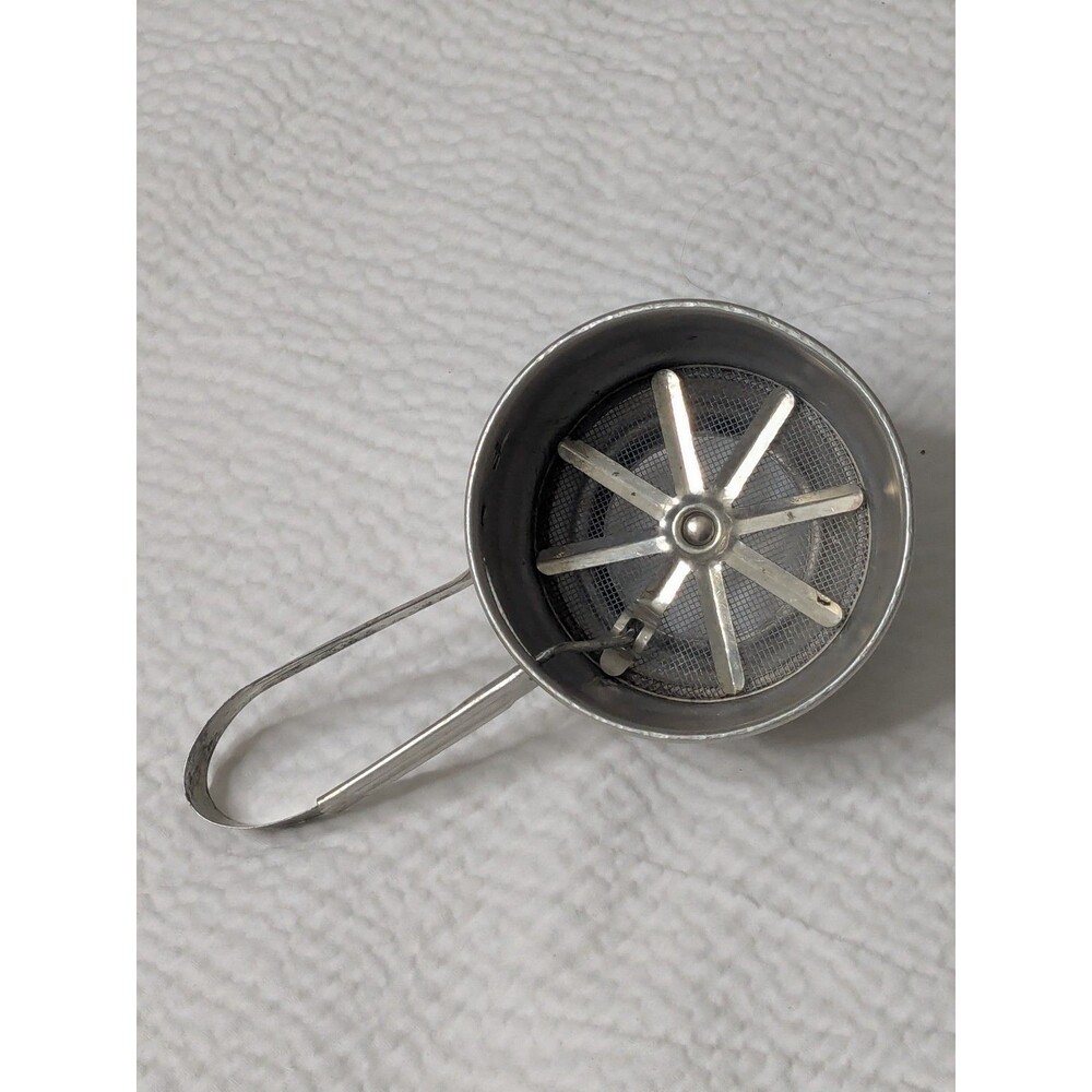 Foley Vintage Aluminum 1-Cup Flour Sifter with Squeeze Handle Pat #2326761